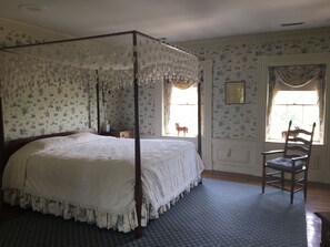 Washington Room | Individually decorated, individually furnished, iron/ironing board