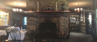 展翼鷹酒館旅館