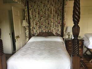 Lincoln Room | بديكورات فريدة لكل غرفة وطراز فريد لكل وحدة ومكواة/لوح كي