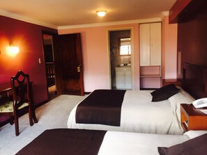 Dobbeltrom, 1 queensize-seng, hageutsikt | Sengetøy av topp kvalitet og strykejern/-brett