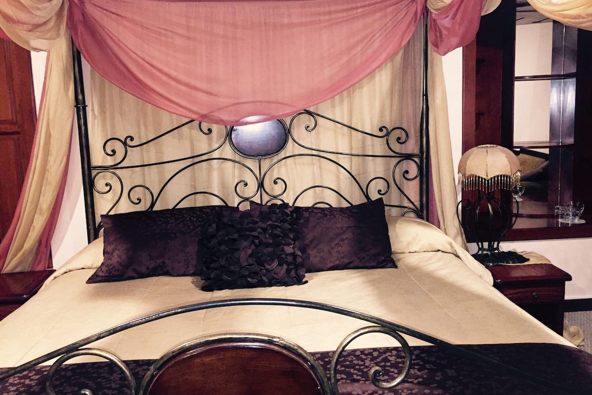 Junior Suite, 1 Katil Raja (King) | Peralatan tempat tidur premium, seterika/papan seterika