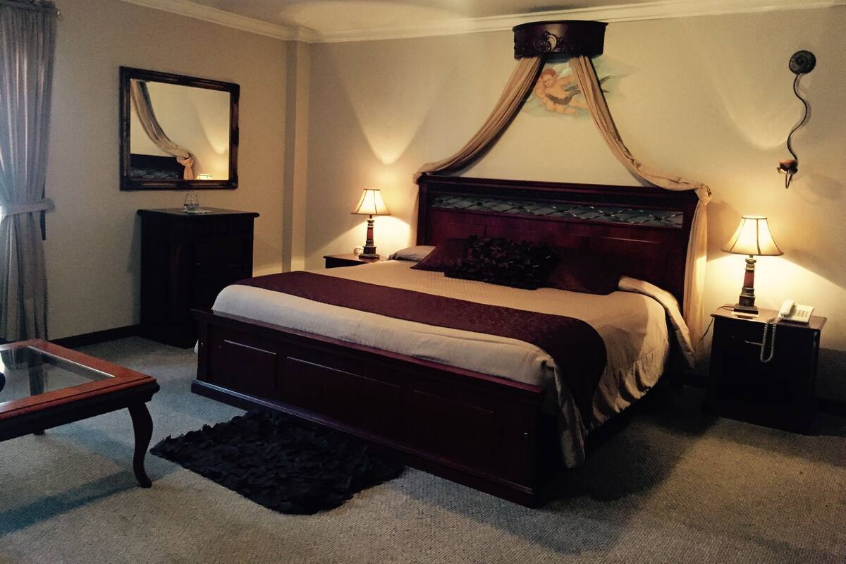 Premium bedding, iron/ironing board (on request)