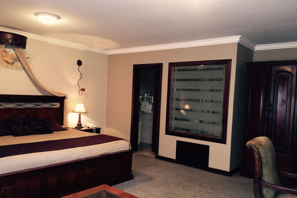 Deluxe Suite, 1 Katil Raja (King) | Peralatan tempat tidur premium, seterika/papan seterika