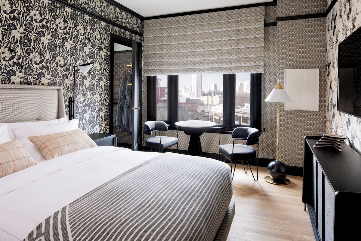 Deluxe Room, 1 Queen Bed, City View | City view