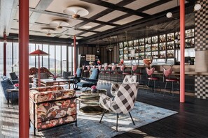 2 bars/lounges, rooftop bar