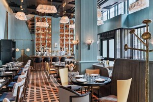 2 bars/lounges, rooftop bar