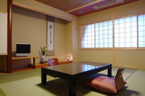 Traditional-Zimmer, Gemeinschaftsbad (Japanese-style, For 6 Guests) | Zimmersafe, kostenloses WLAN