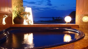 A swimming pool with a view of the sea at dusk. - Yuukaro Showa (Kami)