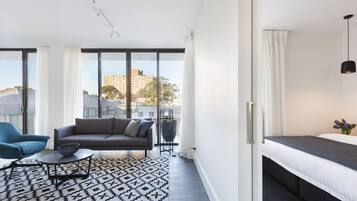 Apartamento, 3 quartos | Área de estar | TV de tela plana 40 polegadas com canais a cabo, TV