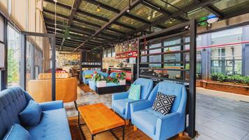 Breakfast, lunch and dinner served