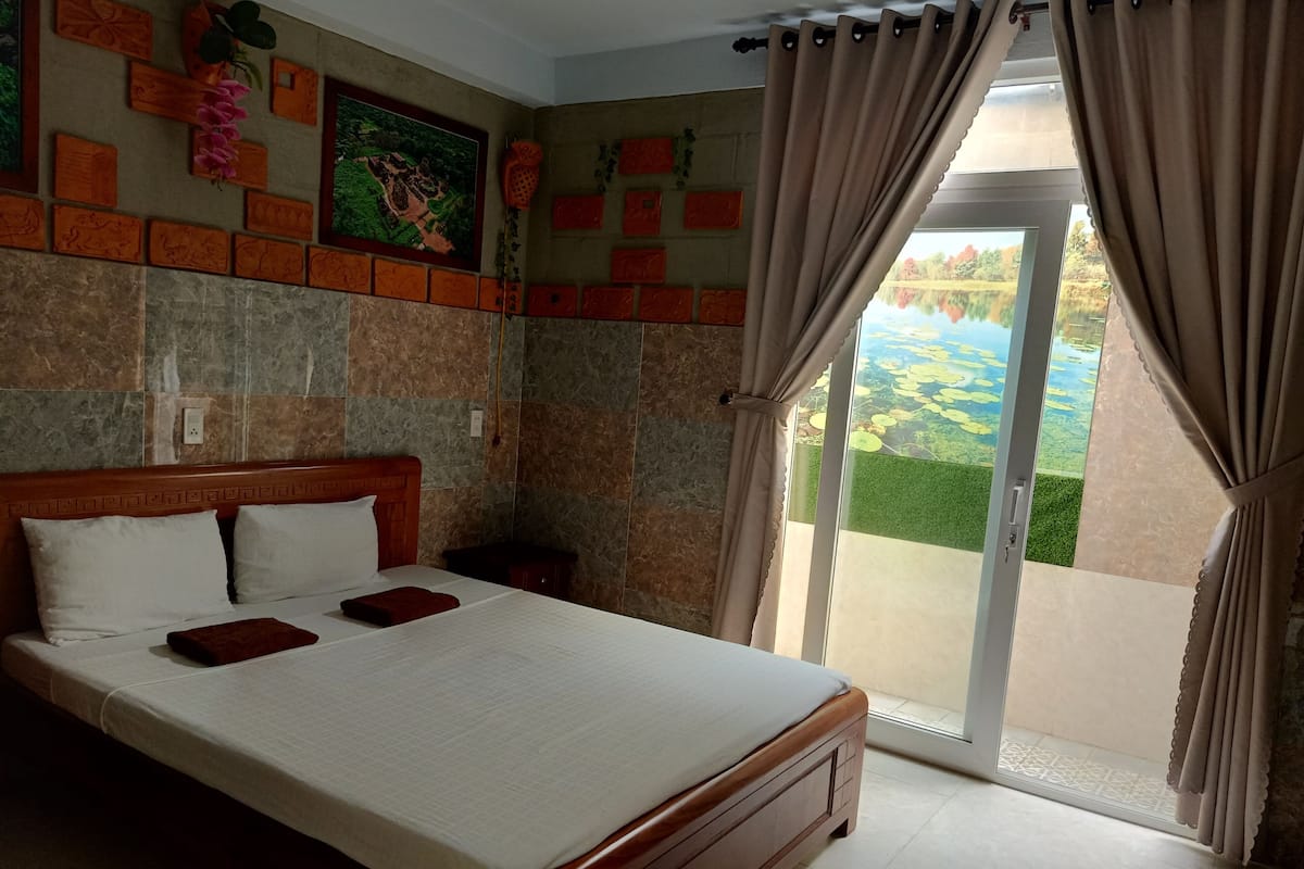 Minibar, in-room safe, soundproofing, free WiFi