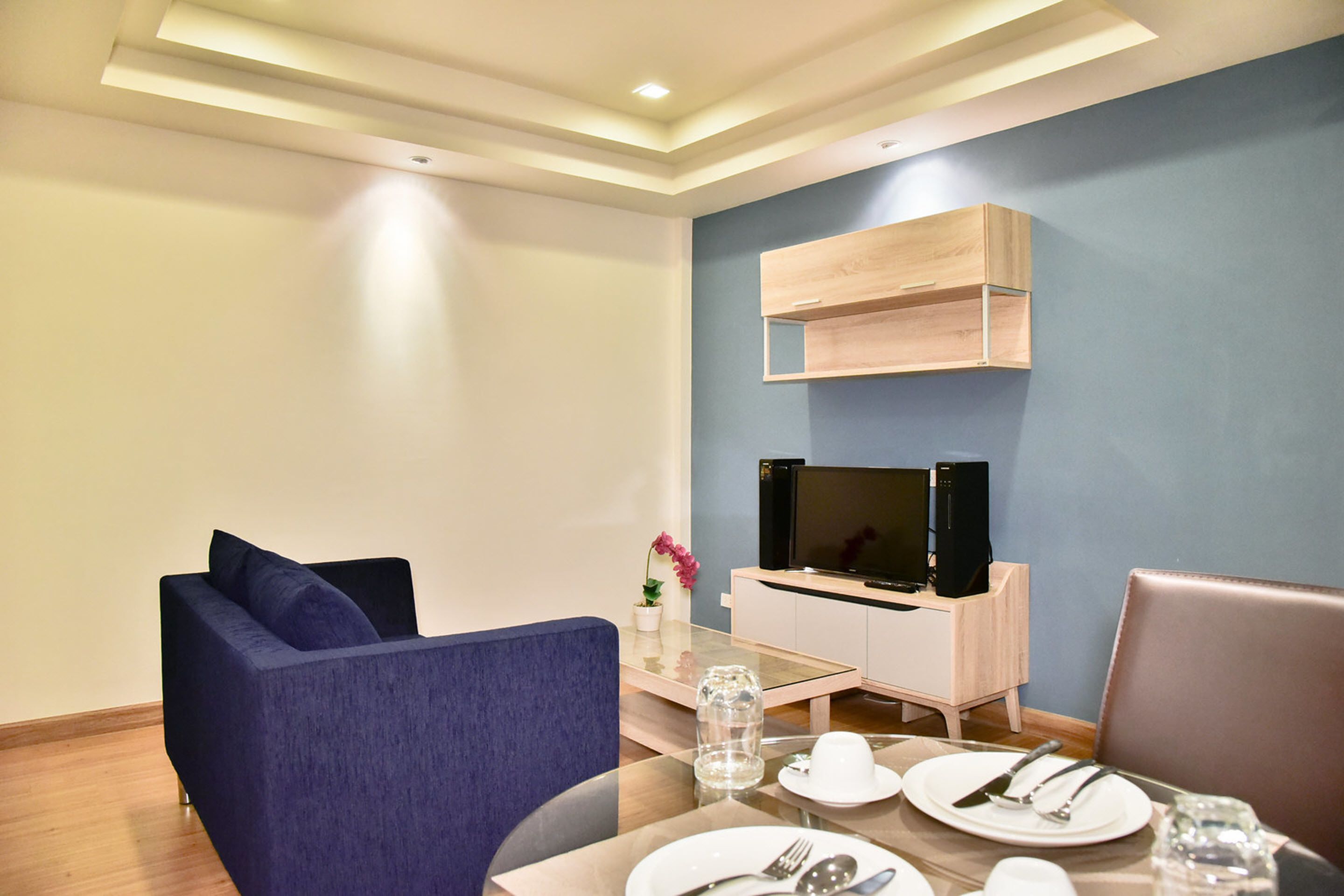 2 Bedroom Deluxe  | 客廳 | 32 吋LCD 電視連數碼電視頻道、電視、DVD 播放機