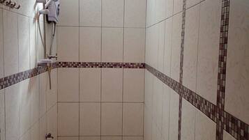 Dusche im Bad