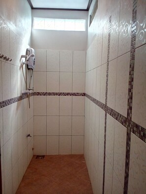Dusche im Bad
