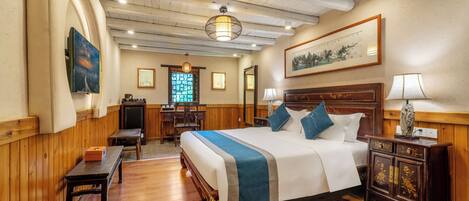 Standard Double Room, 1 Queen Bed | 1 bedroom, premium bedding, minibar, in-room safe