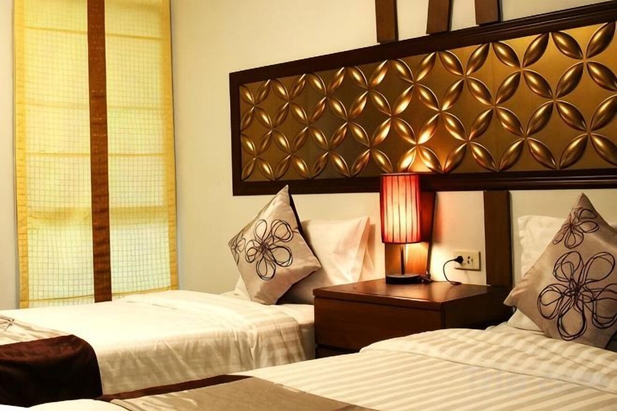 Desk, WiFi (free), bed sheets