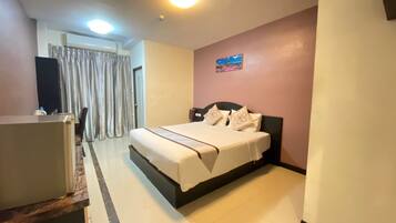 Superior Double Room | Desk, blackout curtains, free WiFi, bed sheets