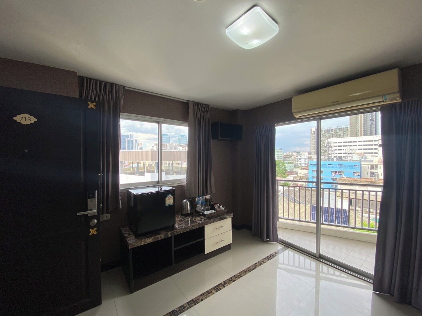 Luxury Suite | Desk, blackout curtains, free WiFi, bed sheets