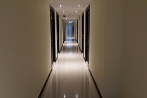 Hallway - Leelawadee Modern Resort Huaykwang (Bangkok)