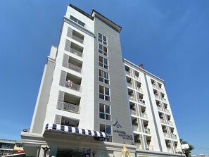 Front of property - Leelawadee Modern Resort Huaykwang (Bangkok)