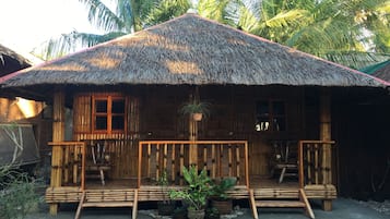 2 bedrooms, in-room safe, iron/ironing board, free WiFi