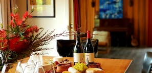 Maison Luxe, 4 chambres, cheminée, vue océan | Coin séjour | Télévision à écran plat, cheminée, lecteur de DVD