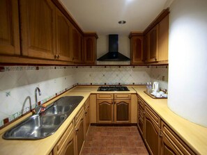 Standard Apartment, 2 Bedrooms | Private kitchen