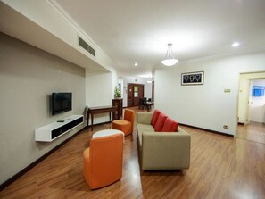 Zimmersafe, Schreibtisch, Bügeleisen/Bügelbrett, kostenlose Babybetten