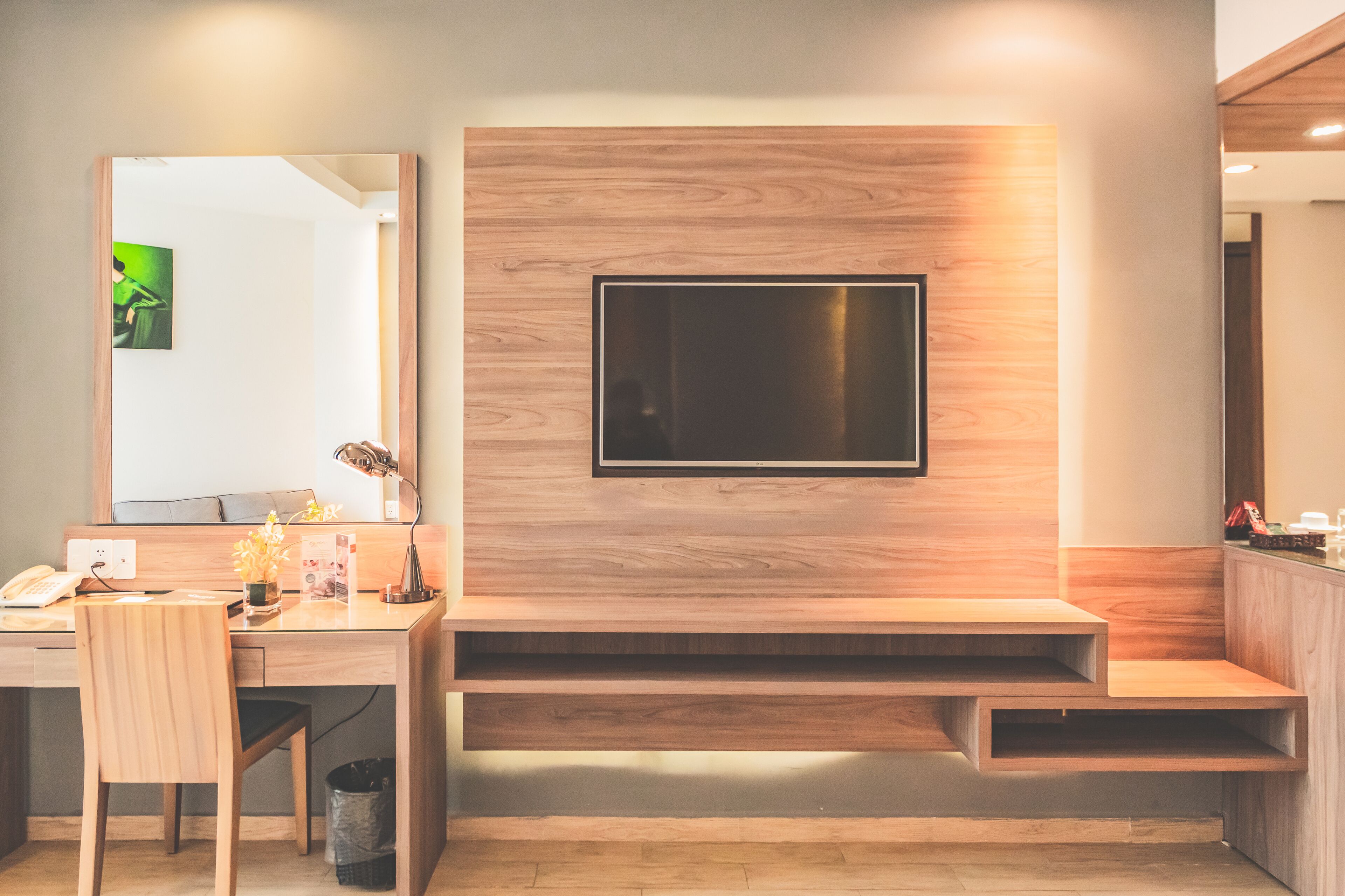 deluxe sea view  | living area | flat-screen tv