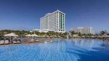 3 outdoor pools, open 7:00 AM to 7:00 PM, sun loungers