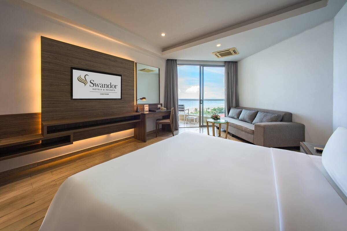 Deluxe Sea View  | Minibar, una cassaforte in camera, una scrivania, postazione laptop
