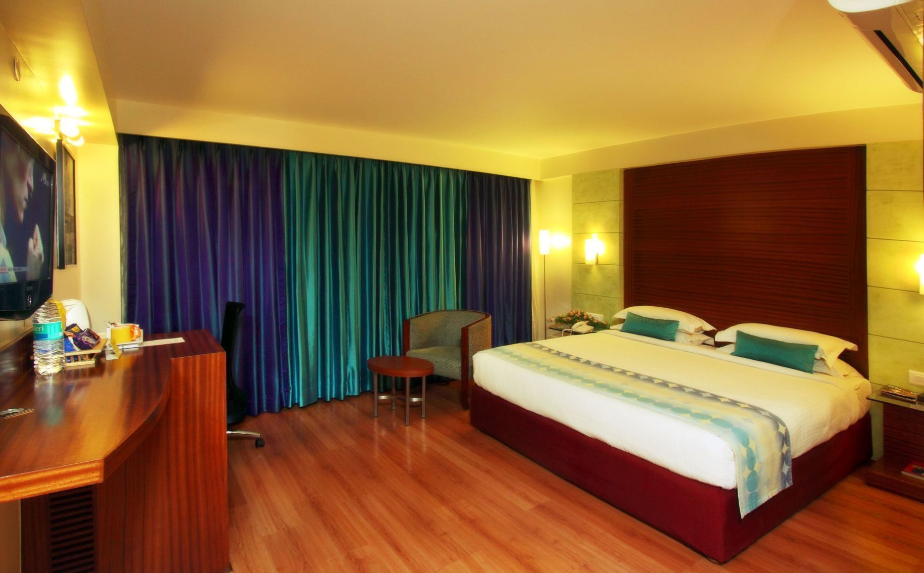 In-room safe, desk, rollaway beds, free WiFi