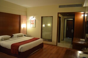 In-room safe, desk, rollaway beds, free WiFi - The Horizon Comforts (Bengaluru)