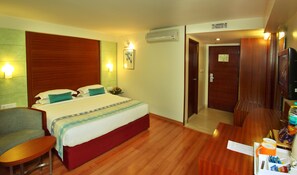 In-room safe, desk, rollaway beds, free WiFi - The Horizon Comforts (Bengaluru)