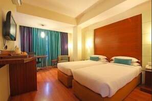 In-room safe, desk, rollaway beds, free WiFi - The Horizon Comforts (Bengaluru)