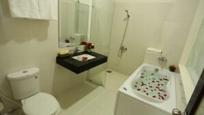 Bathroom - Queen Hotel Nha Trang (Nha Trang)