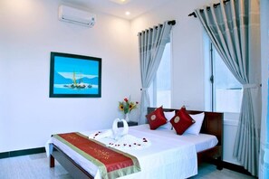 Minibar, in-room safe, desk, soundproofing - Basil Homestay and Hostel (Da Nang)