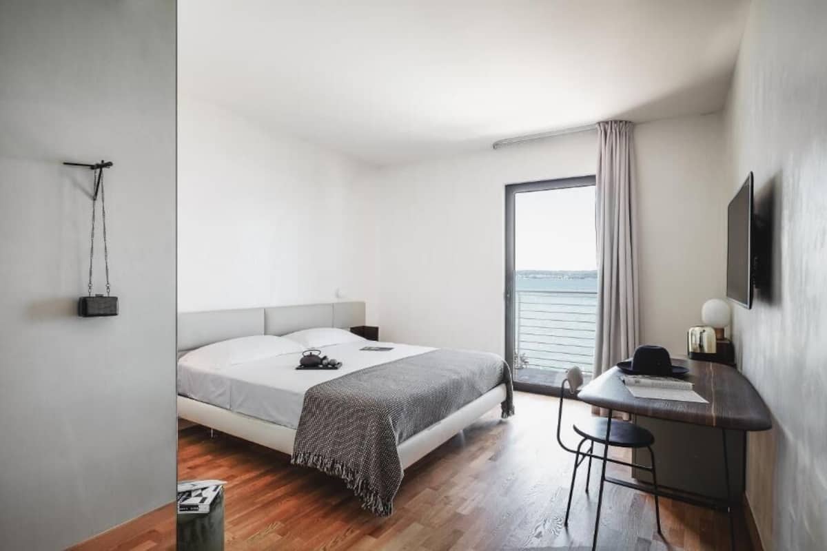 Deluxe-Doppelzimmer, 1 King-Bett, Balkon, Seeblick