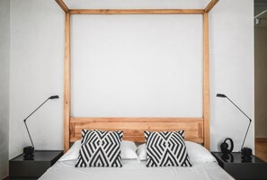 Deluxe Room, 1 Queen Bed, Balcony, Lake View | In-room safe, individually decorated, individually furnished - AQVA Boutique Hotel (Adults Only) - Sirmione (Sirmione)