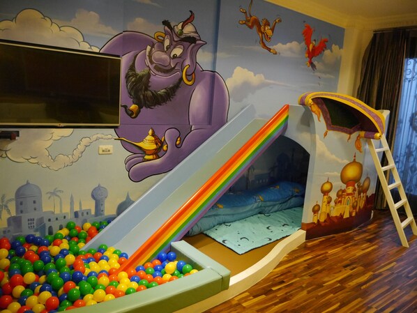 Habitación Deluxe | Área de juegos infantiles techada
