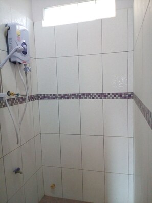 Bathroom shower - Sokmisay Hotel・GuestHouse (Luang Prabang)