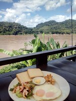 Breakfast, lunch, dinner served; local and international cuisine 