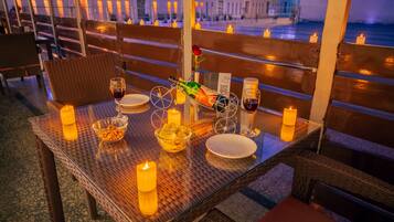 Breakfast, lunch, dinner served; international cuisine