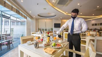 Se sirven desayunos, almuerzos, cenas y cocina internacional