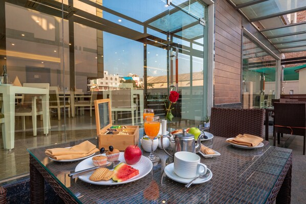 Daily buffet breakfast (INR 350 per person) - Rosewood Apartment Hotel - Gurgaon (Gurugram)