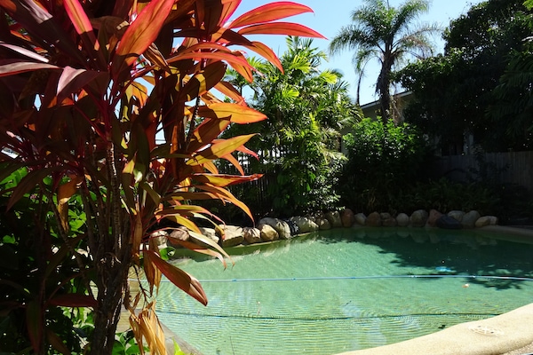 Kolam renang terbuka