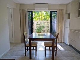 Deluxe Apartment, 1 Bedroom | In-room dining