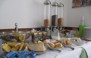 Breakfast, lunch and dinner served  - Hotel Sirena (Senigallia)