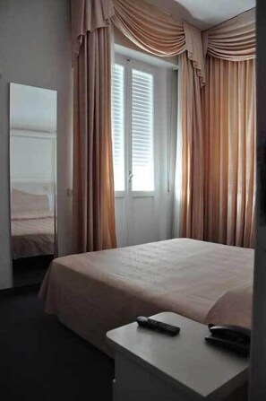 Superior-Doppel- oder -Zweibettzimmer, Meerblick | Zimmersafe, Schreibtisch, kostenlose Babybetten, kostenloses WLAN