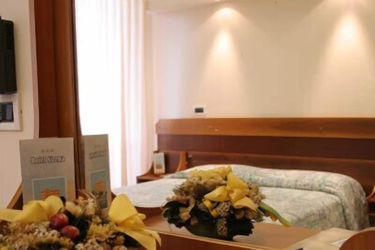 Habitación estándar con 1 cama matrimonial o 2 individuales | Caja de seguridad en la habitación, escritorio y cunas gratuitas